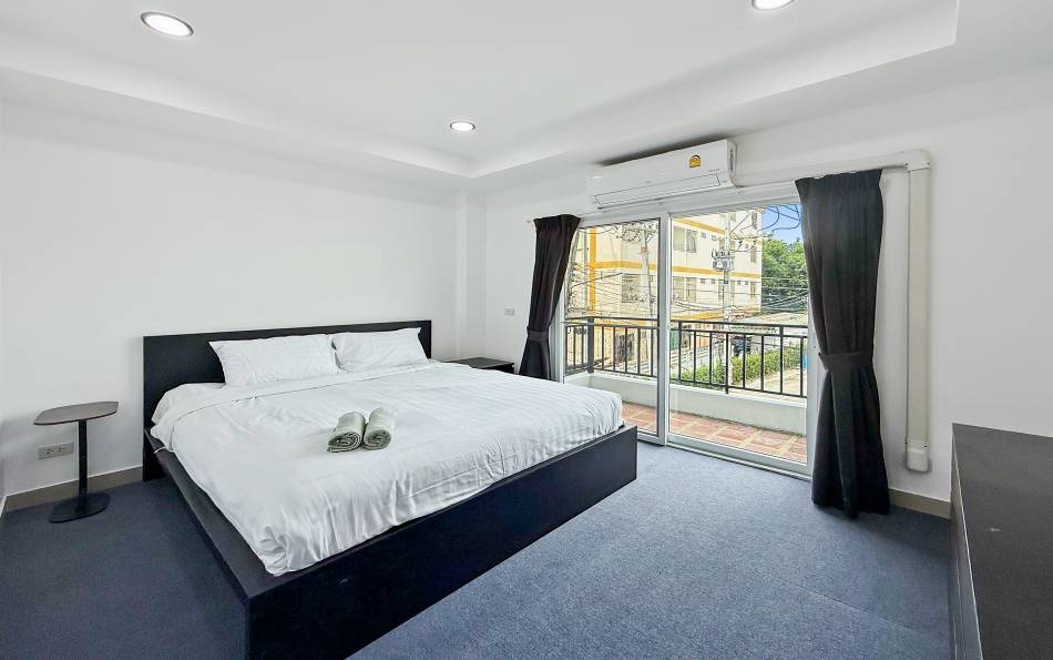 Pattaya, 4 Bedrooms Bedrooms, 0 ,2 BathroomsBathrooms,House,For Rent,0,2168