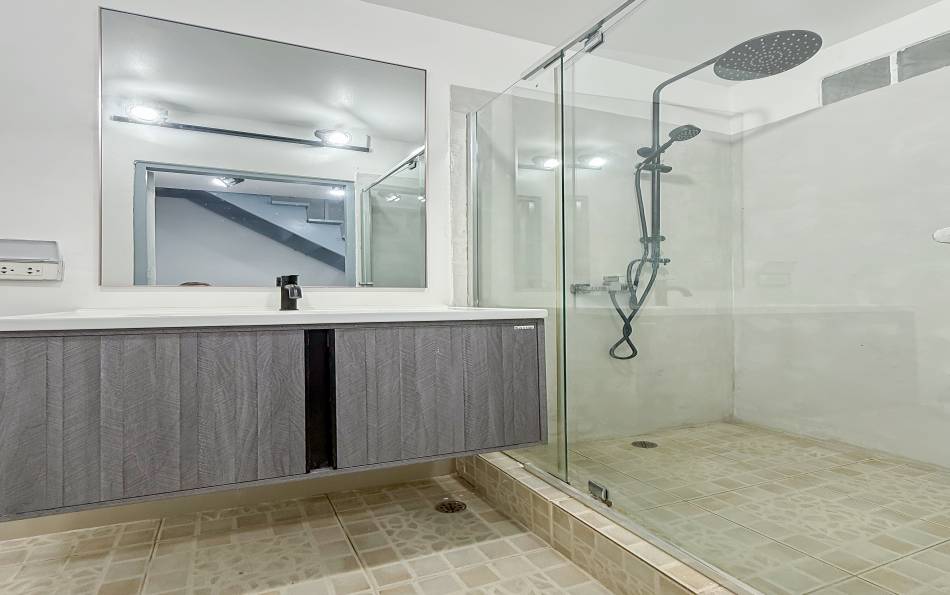 Pattaya, 4 Bedrooms Bedrooms, 0 ,2 BathroomsBathrooms,House,For Rent,0,2168