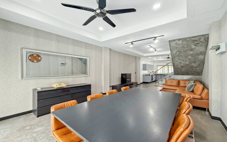 Pattaya, 4 Bedrooms Bedrooms, 0 ,2 BathroomsBathrooms,House,For Rent,0,2168