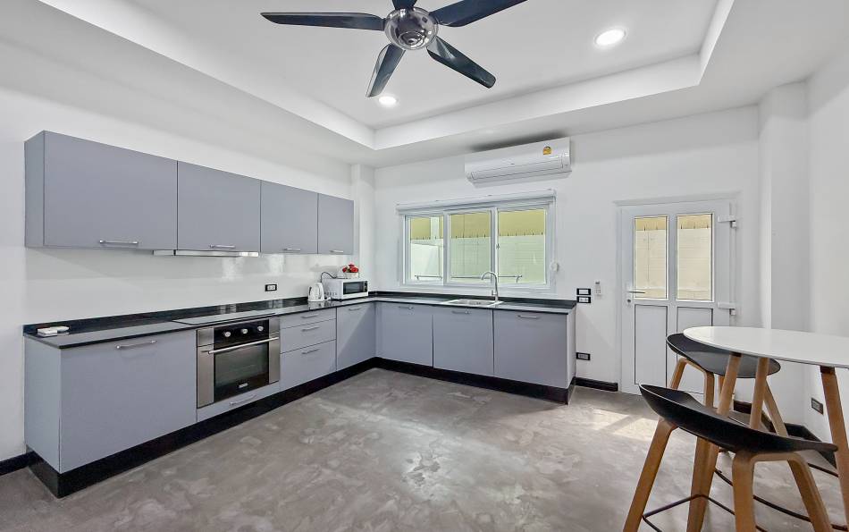 Pattaya, 4 Bedrooms Bedrooms, 0 ,2 BathroomsBathrooms,House,For Rent,0,2168