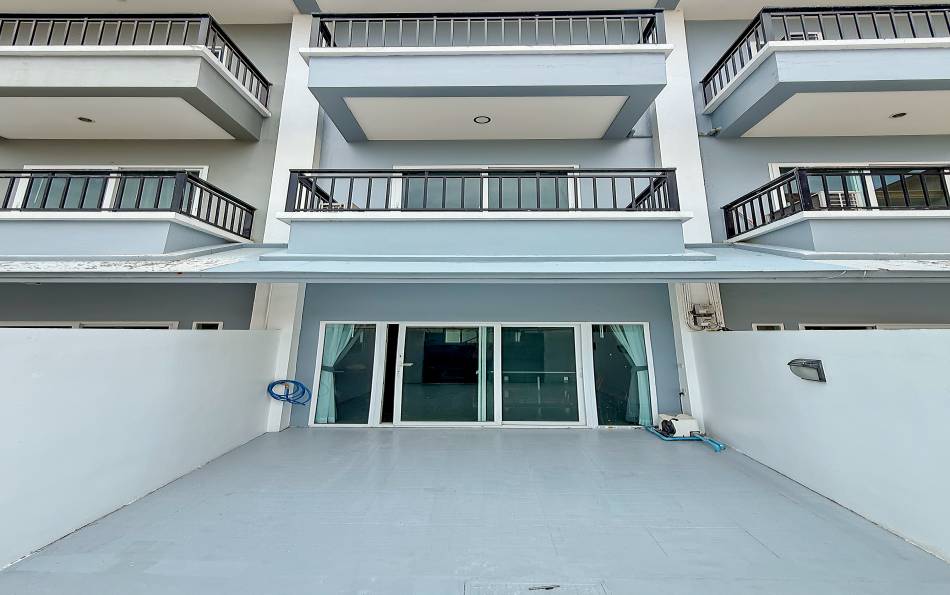 Pattaya, 4 Bedrooms Bedrooms, 0 ,2 BathroomsBathrooms,House,For Rent,0,2168