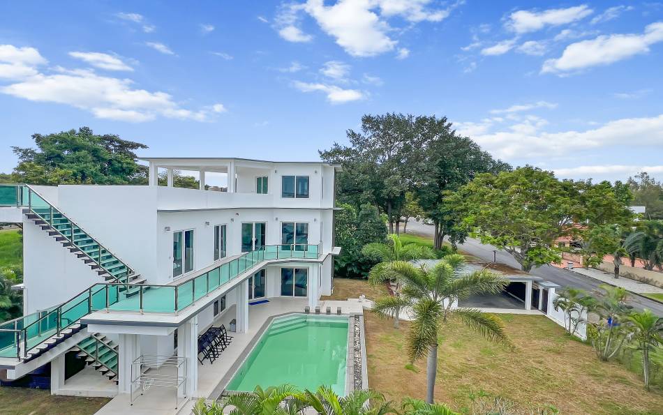 Pattaya, 9 Bedrooms Bedrooms, ,9 BathroomsBathrooms,House,For Sale,2798