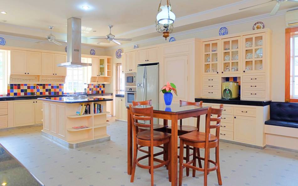 Pattaya, 10 Bedrooms Bedrooms, ,14 BathroomsBathrooms,House,For Sale,1527