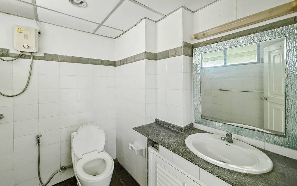 Cheap 2 bedroom condo for rent Pratumnak, condo for rent Pratumnak, Leading Pattaya Estate Agent, Property Excellence
